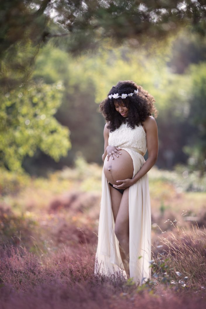 Fotograaf Blaricum zwangerschap gezin heide zwangerschapsfotoshoot