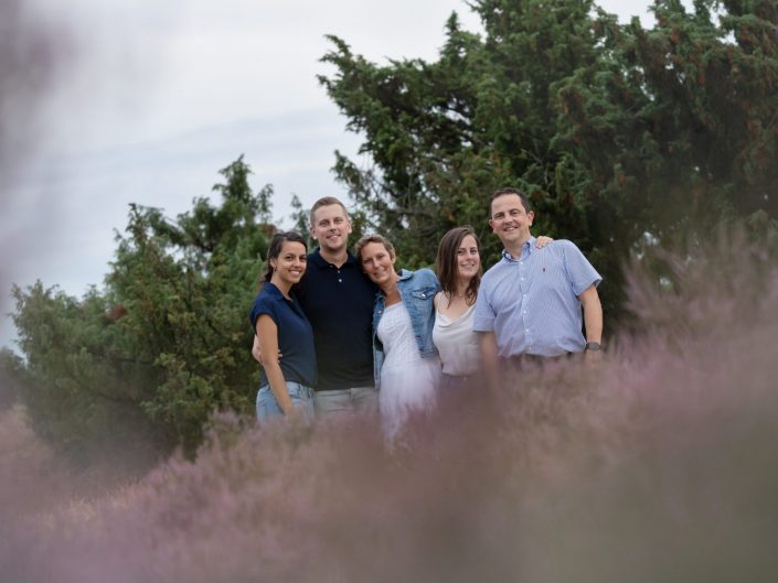fotograaf familie fotoshoot paarse heide zoom Doornspijk Veluwe